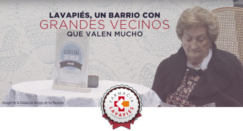 Grandes vecinos voluntarios mayores en barrio Lavapies